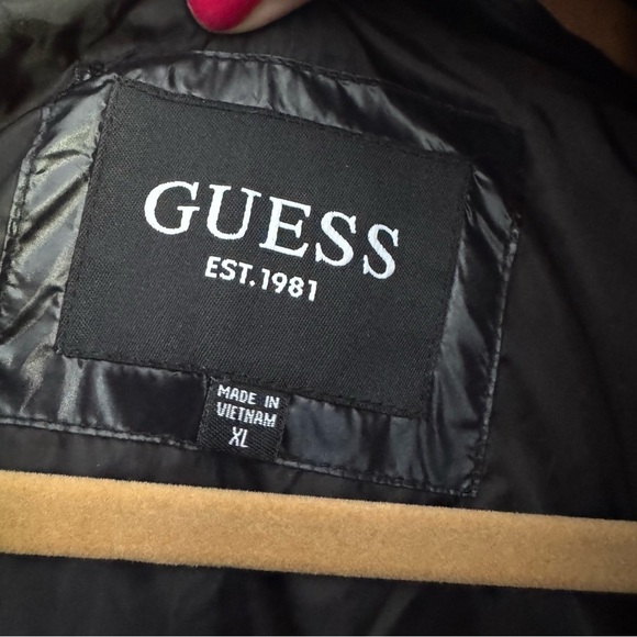 New GUESS Men’s Black Puffer Jacket Hooded Winter Coat Insulated Outerwear XL - Picture 5 of 7